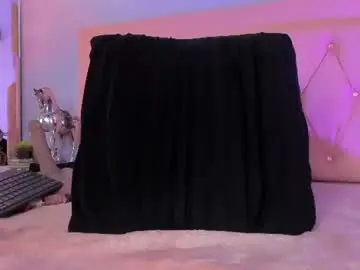 Naomy_gyal_  live sex cam