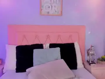 Naomy_gyal_  live sex cam