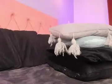 Naomy_gyal_  live sex cam