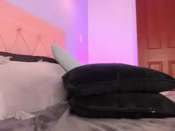 Naomy_gyal_  live sex cam