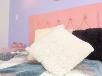 Naomy_gyal_  live sex cam