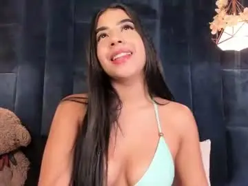 Naomy_gyal_  live sex cam