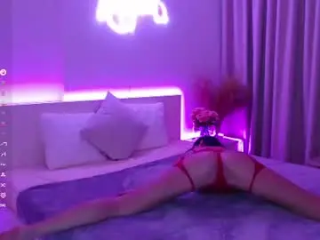 Sofislowburn  live sex cam