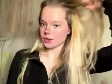 Juligwartney  live sex cam