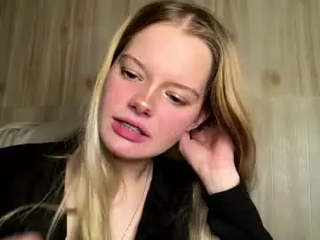 Juligwartney  live sex cam