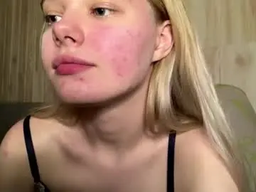 Juligwartney  live sex cam