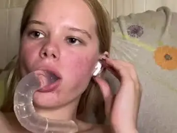Juligwartney  live sex cam