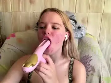 Juligwartney  live sex cam