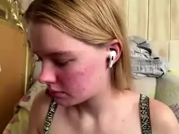 Juligwartney  live sex cam