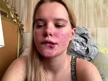 Juligwartney  live sex cam