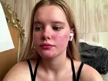 Juligwartney  live sex cam