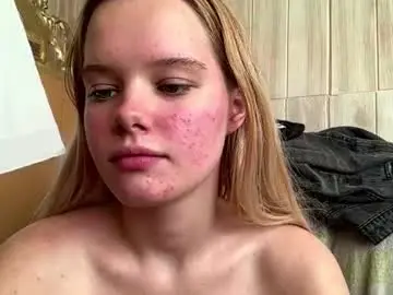 Juligwartney  live sex cam
