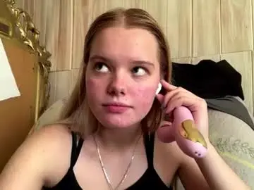 Juligwartney  live sex cam