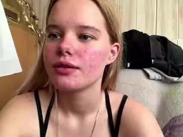 Juligwartney  live sex cam
