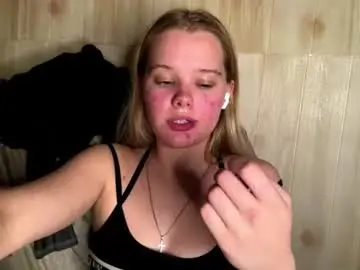 Juligwartney  live sex cam