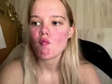 Juligwartney  live sex cam