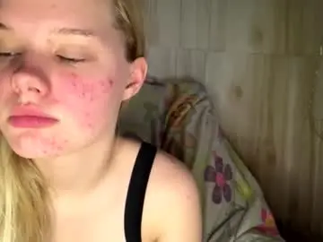 Juligwartney  live sex cam