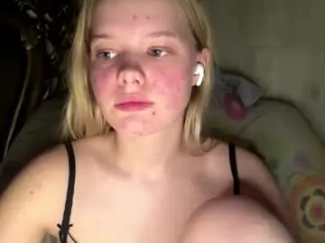 Juligwartney  live sex cam