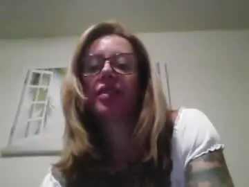 Naughtygainz  live sex cam