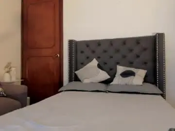 Petitesophi  live sex cam