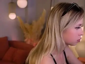 Britneybloss  live sex cam