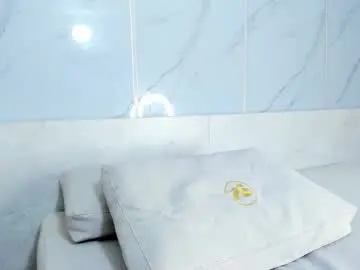 Emi_savach  live sex cam