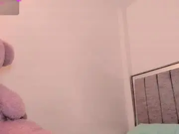 Holly_16  live sex cam