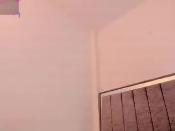 Holly_16  live sex cam
