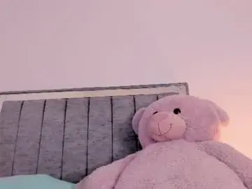 Holly_16  live sex cam