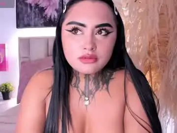 Lairahearvy  live sex cam