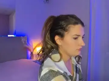 Laura__leee  live sex cam
