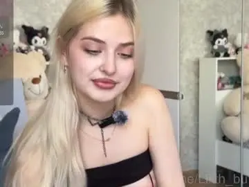 Lilith_butterfly  live sex cam