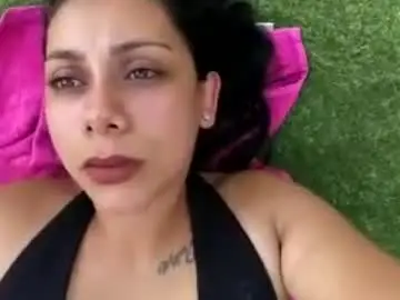 Nyra_queen  live sex cam