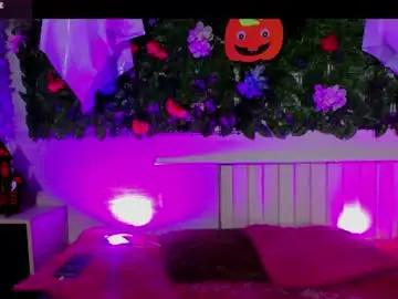 Nyra_queen  live sex cam