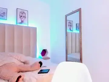 Olivia_dluxe  live sex cam