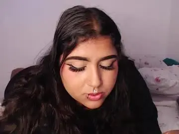 Sheeylaroee  live sex cam