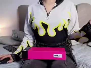 Zoemoon1  live sex cam