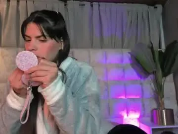 Astrid_velle  live sex cam