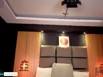 Lauroberts  live sex cam