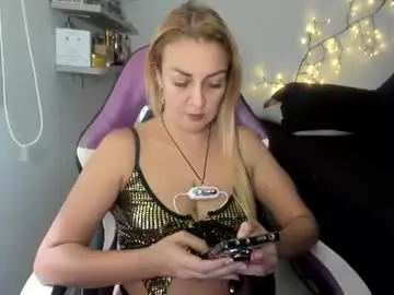 Adrianapdes  live sex cam
