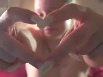 Emilyhewell  live sex cam