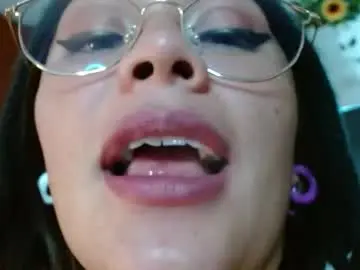 Evolethmontenegros  live sex cam