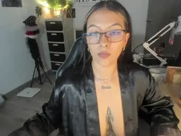 Karolinna_xxx  live sex cam