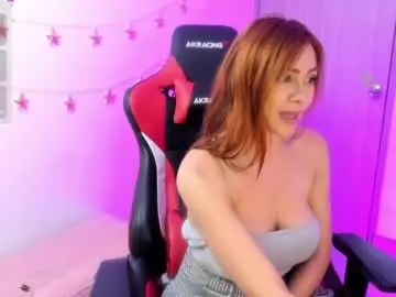 Lindasilverstone  live sex cam