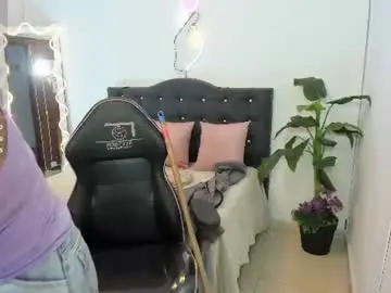 Pretty_tay1  live sex cam