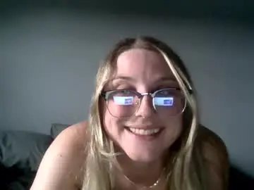 Sniffitloveit  live sex cam