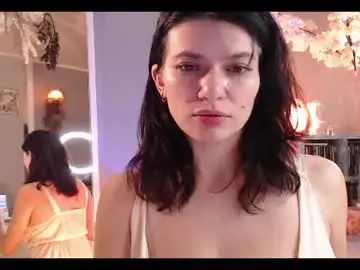 Bossyiskitten  live sex cam