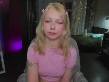 Yourlovelyeve  live sex cam