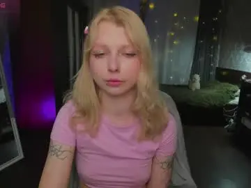 Yourlovelyeve  live sex cam