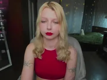 Yourlovelyeve  live sex cam